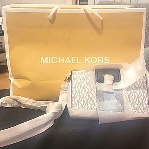Stunning MK Purse